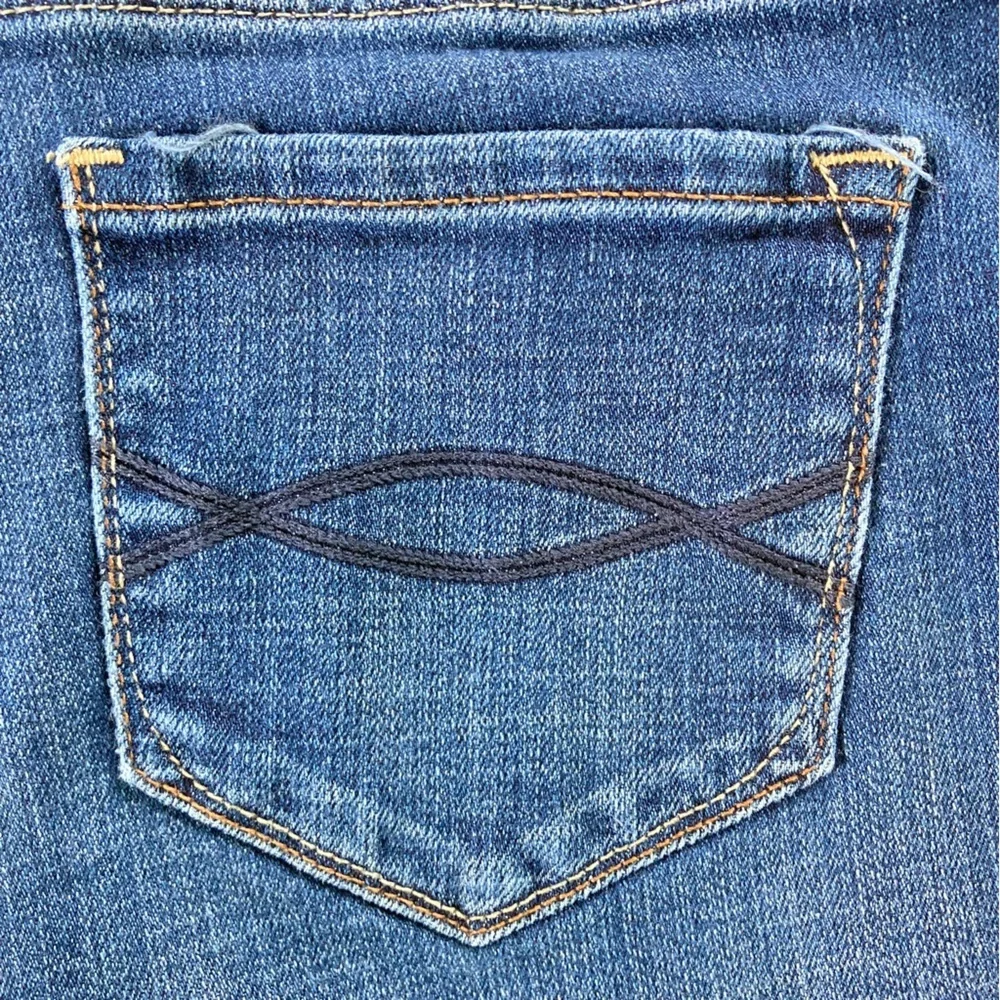 Abercrombie‎ & Fitch Distressed Denim Short Shorts Five Pocket (Size 27)